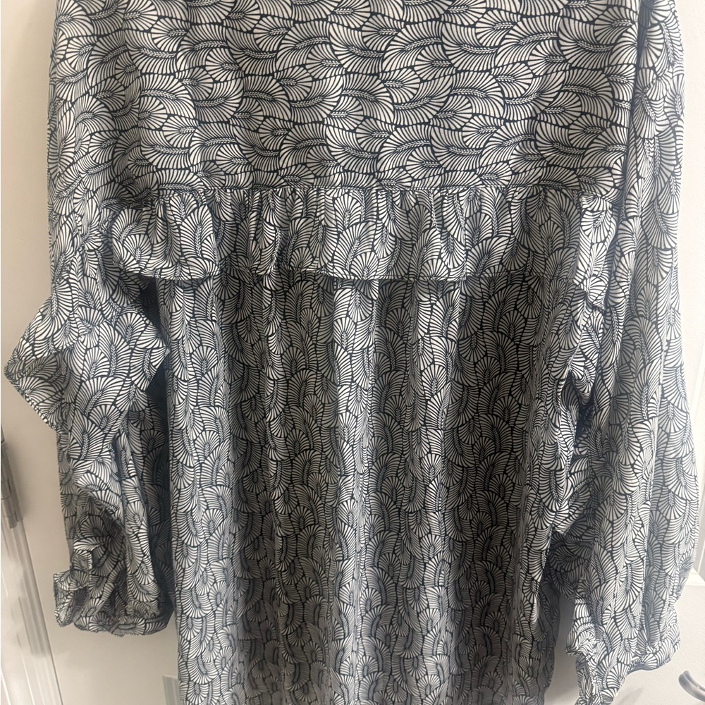 Max Studio Black & White Abstract Fan-Print Blouse - Picture 3 of 3